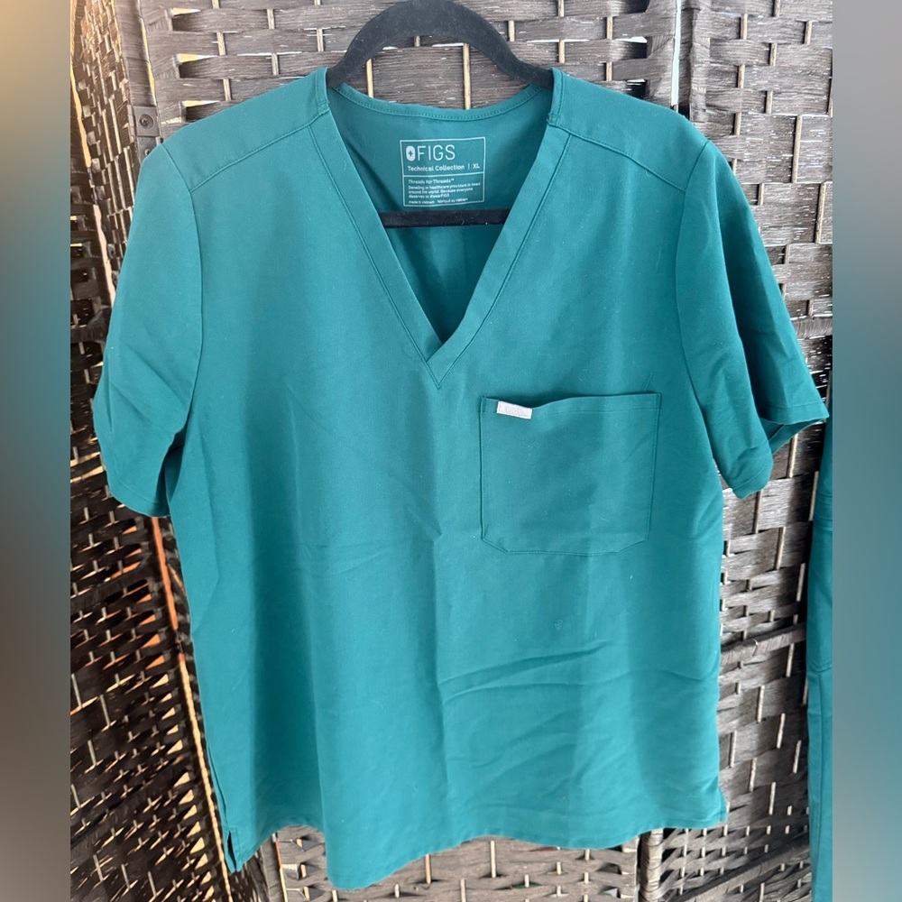 *NEW*Sz XL*Figs* Men’s Top